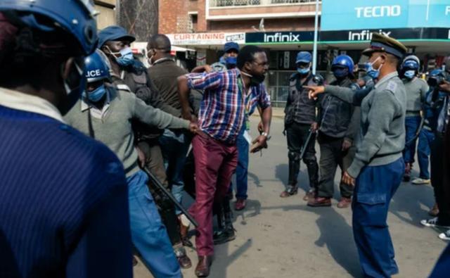 津巴布韦_时政|津巴布韦批美国大使是恶棍暴徒，指责其策划暴力叛乱，威胁要驱逐