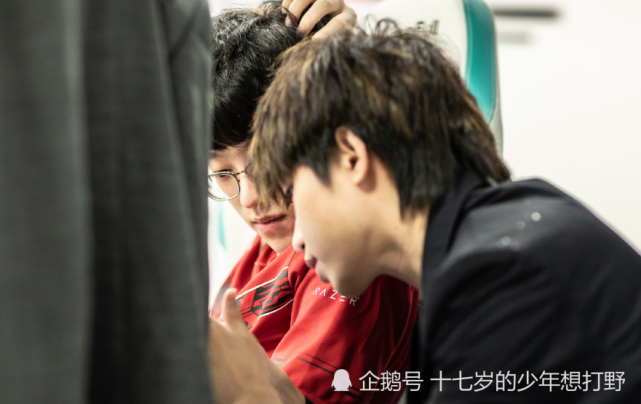LPL比分：EDG以二比零赢得比赛，厂长说打野不能夸，夸了下一局必输
