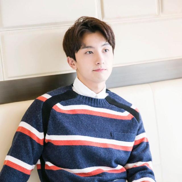 年轻男演员虽不是最帅的"小鲜肉",但他的实力告诉我们,他可以演到80岁