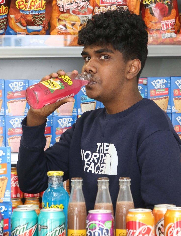 百万富翁|英国17岁少年靠贩卖美国甜食 成为当地百万富翁 经商头脑让人佩服