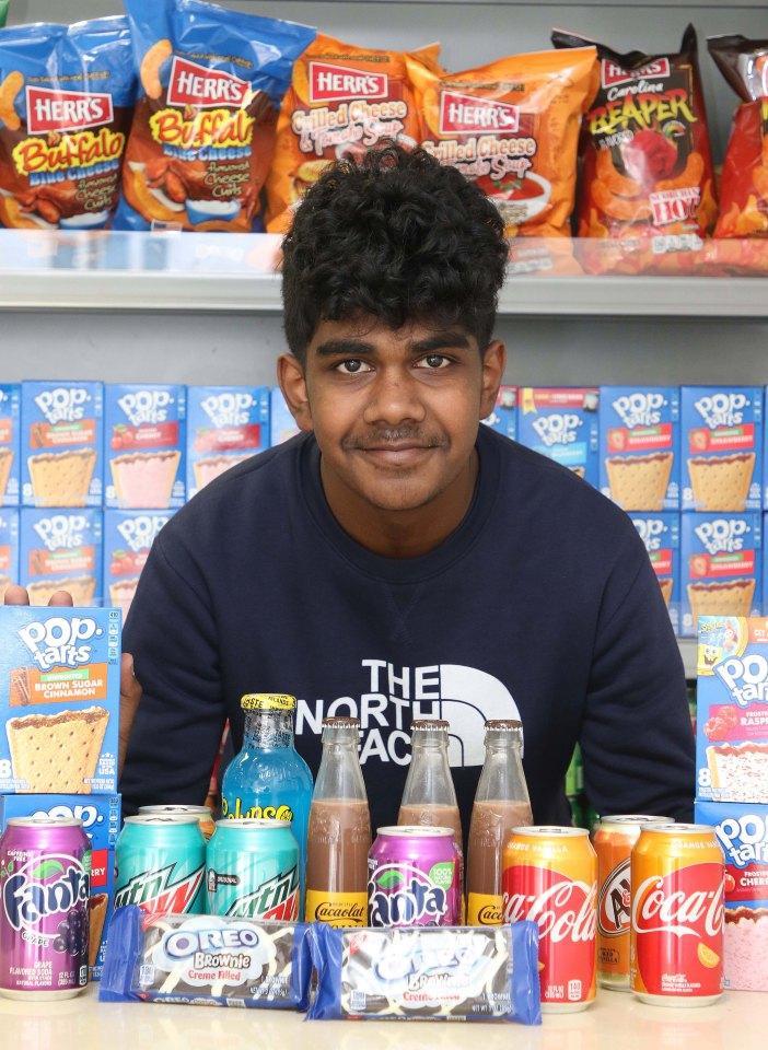 百万富翁|英国17岁少年靠贩卖美国甜食 成为当地百万富翁 经商头脑让人佩服