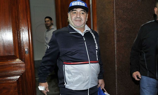 马拉多纳太凄惨,为讨小30岁娇妻开心,曾2次整容,切胃减肥100斤