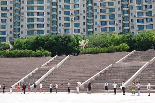 2020年7月27日,大连市中山区海广街道华乐广场核酸检测点.