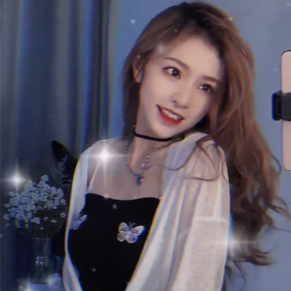 刘思瑶"滤镜"有多狠?看到原相机下一张全身照片,网友:腿太粗了!