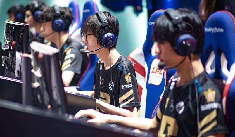 LPL：RNG、EDG为什么不能进季后赛？SN闷声发大财