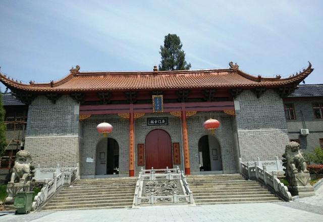 出于对佛法的热爱以及天赋,2005年,15岁的寂源法师又考入了江西佛学院