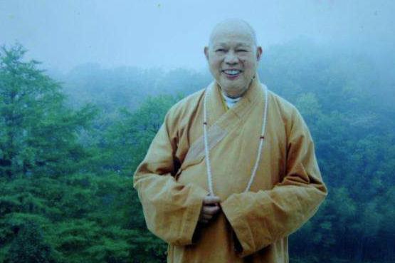 90后寂源法师:13岁出家当和尚,23岁成为住持,面容慈悲清秀