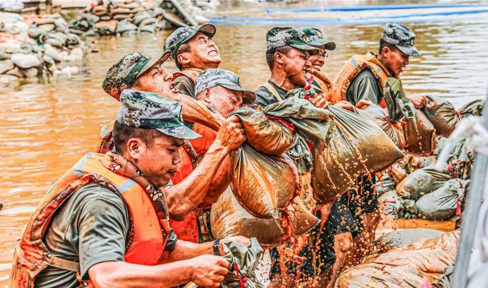 南部战区海军政治工作部主办:宣传处勇立南海潮头 守望四海风云