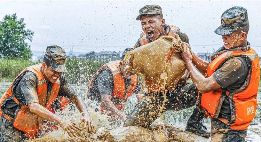 李向群勇抗洪魔用生命谱写壮丽的人生凯歌