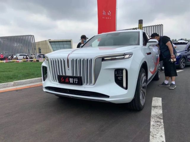 红旗全新旗舰suv发布,中控配四块屏幕,霸气不输库里南|suv|一汽红旗