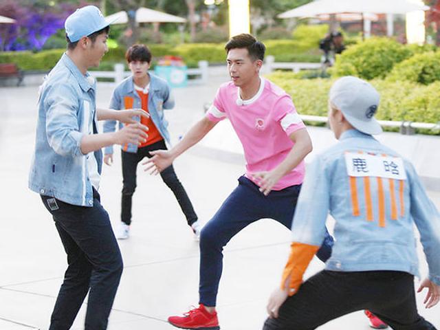 李晨对撕名牌情有独钟?看到收藏的名牌,这两位对手不愧是顶流!