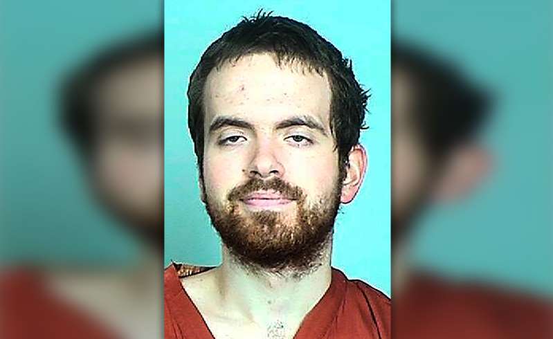 mother|男子捅死62岁母亲将其分尸，父亲报警求助：我儿子杀了他妈