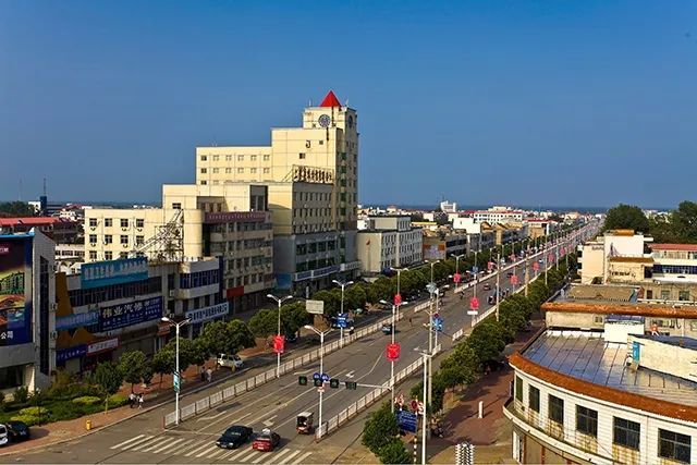 的日新月异,日日攀升的塔吊,则是不断刷新着上蔡县城市建设的新传奇