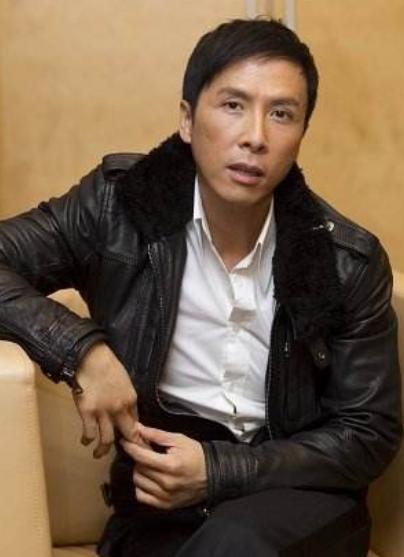 英雄迟暮57岁甄子丹真实近照曝光两鬓斑白面部浮肿显老