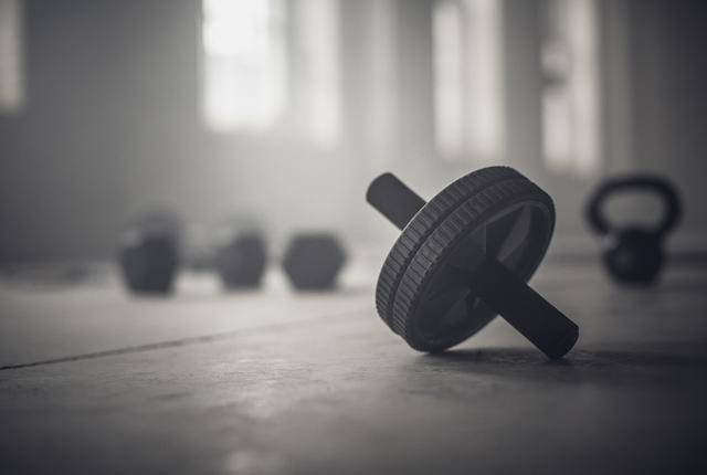 美国经济|民众无处“撸铁”，百年老店关门歇业！美国经济复苏的信心从何而来？