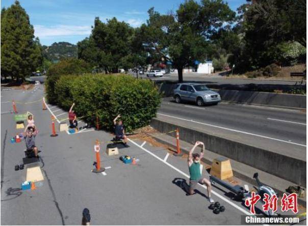 美国经济|民众无处“撸铁”，百年老店关门歇业！美国经济复苏的信心从何而来？