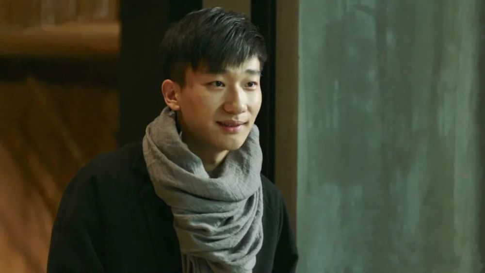 《欢乐颂》中的应勤,因为女友不是处女,与其分手.