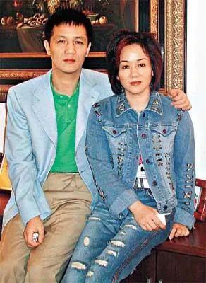 有着相似经历,分别从日本和香港回到上海的周正毅和毛玉萍,很快就走到