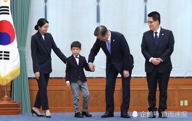 文在寅|文在寅向新任国情院长和统一部长颁发任命状：南北关系全靠你们了