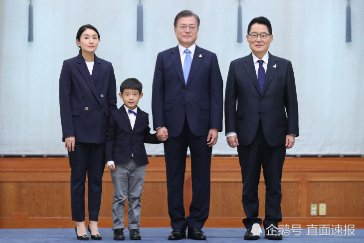 文在寅|文在寅向新任国情院长和统一部长颁发任命状：南北关系全靠你们了