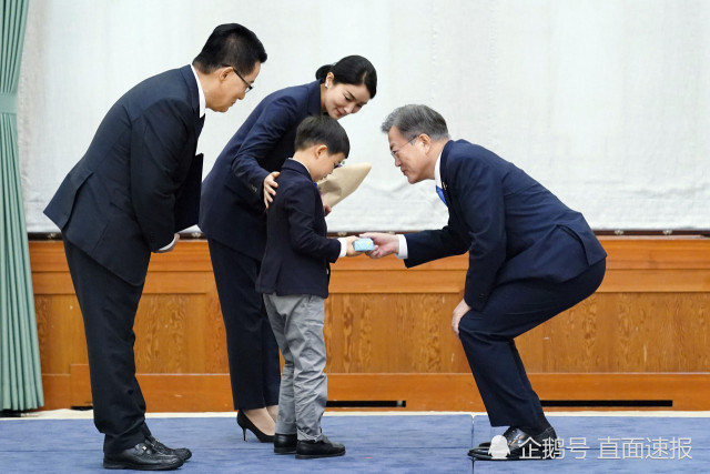 文在寅|文在寅向新任国情院长和统一部长颁发任命状：南北关系全靠你们了