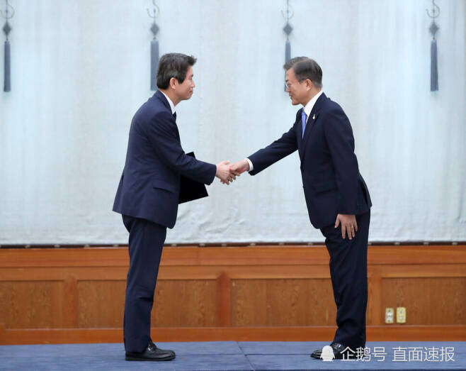 文在寅|文在寅向新任国情院长和统一部长颁发任命状：南北关系全靠你们了