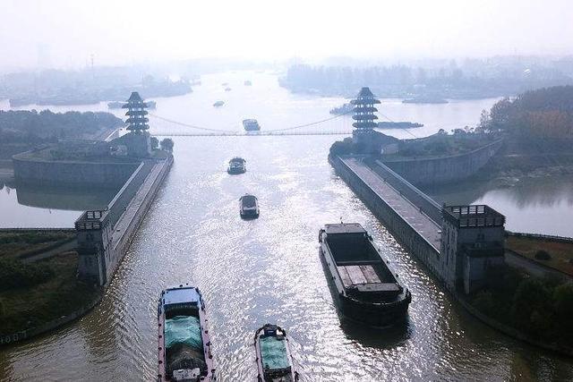 江苏最霸气的水上立交桥每秒泄洪2270立方米堪称亚洲之最