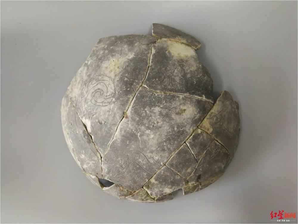 三星堆遗址|三星堆农民考古名人“曾院士”：跟考古队多年，“今天晒稻谷不去修文物了”