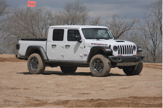 对标吉普角斗士的野马皮卡正在路上