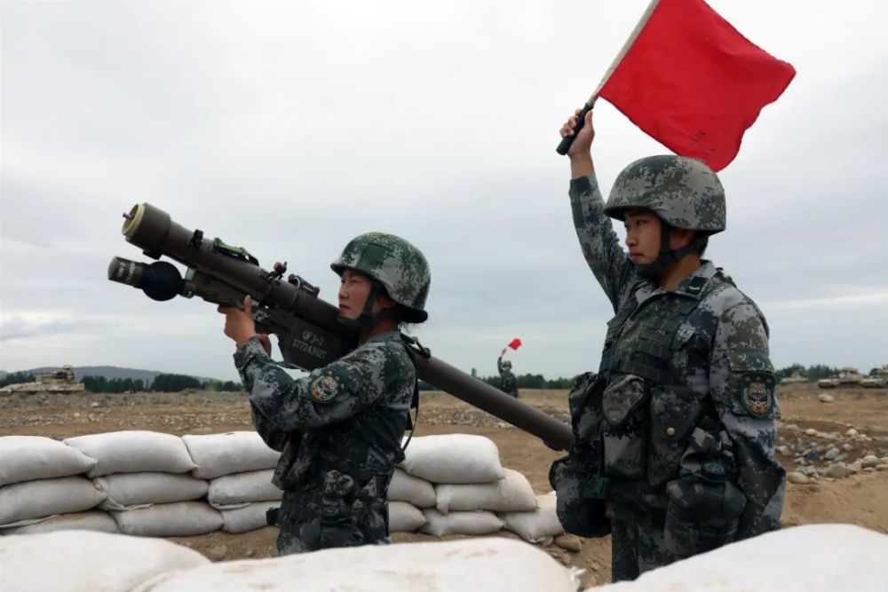 猛虎旅的女兵可柔可刚