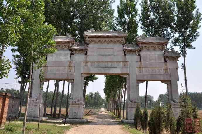 老十三为了雍正的江山,鞠躬尽瘁,成了清朝中期唯一的铁帽子王