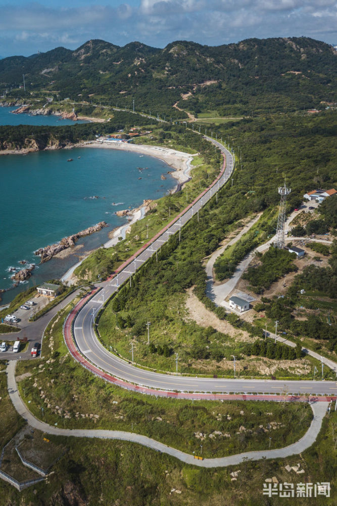 西海岸新区九龙山路蜿蜒环海堪称自驾天堂