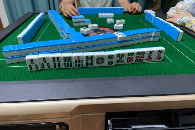 高手在民间麻友们这个演技用来打麻将可惜了