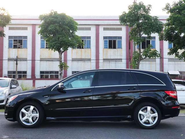 15奔驰r350二手市场售价11万永不过时的外观成就经典