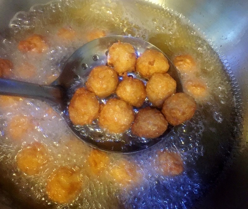 客家小吃之松口炸肉丸