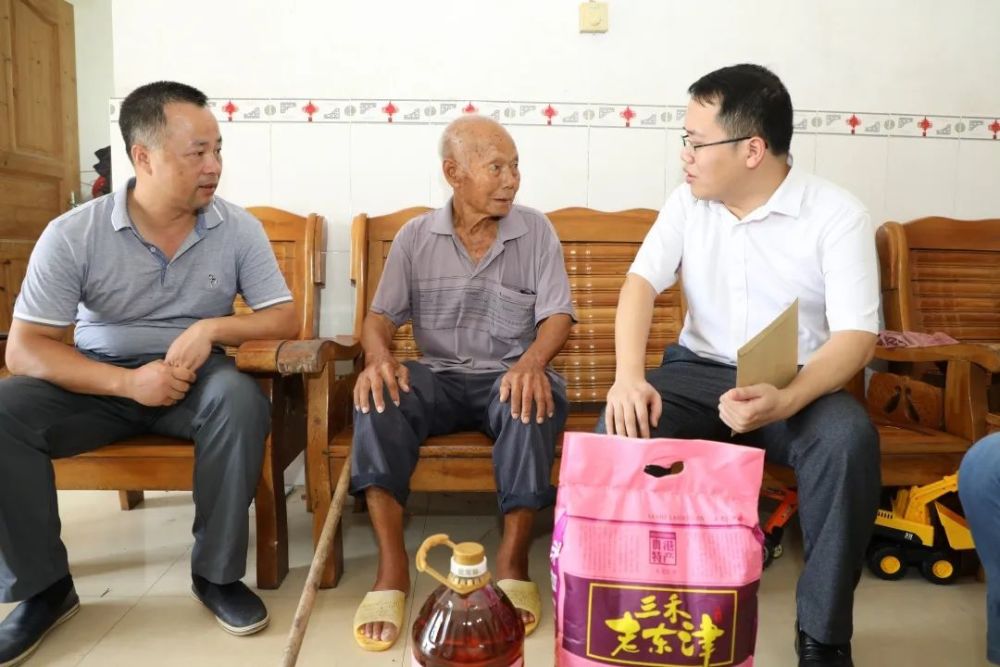 大寺镇党委书记相中来,镇长陆崇彬,区检察院党组成员,政治部主任张帅