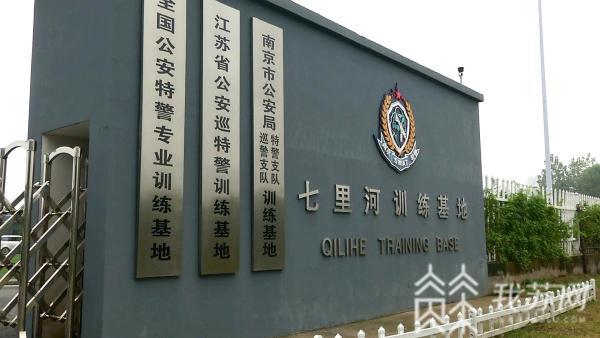 在特警基地的网红扫地僧阿姨长啥样