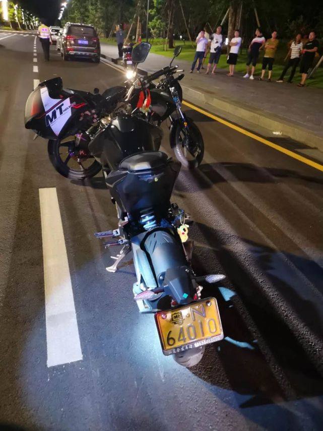 汕尾市区飙车族被抓查扣多辆炸街车