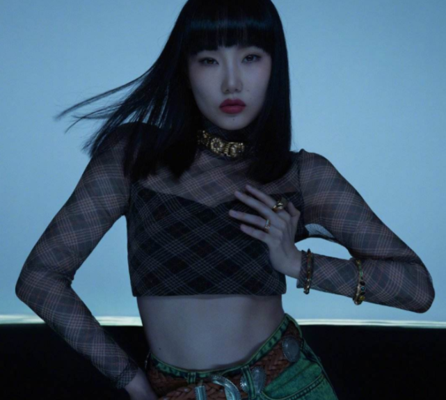 《奔跑吧》黄龄官方身高167,和168的杨颖同框时,谁说谎一目了然