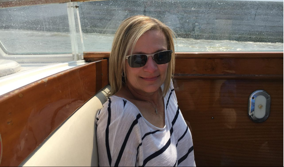 霍洛瓦|著名时尚品牌前女总裁，被大白鲨咬死