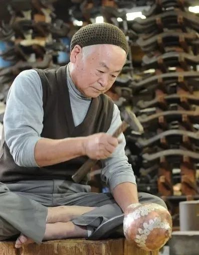 人间国宝日本皇室御用锻金世家全网首播