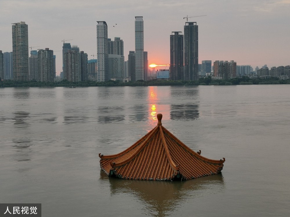 长江汉口站仍维持高水位武汉一级战备迎洪峰