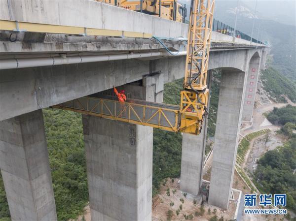 养护工人——坚守岗位的高速公路守护者|京礼高速|高速公路|才扬|京藏