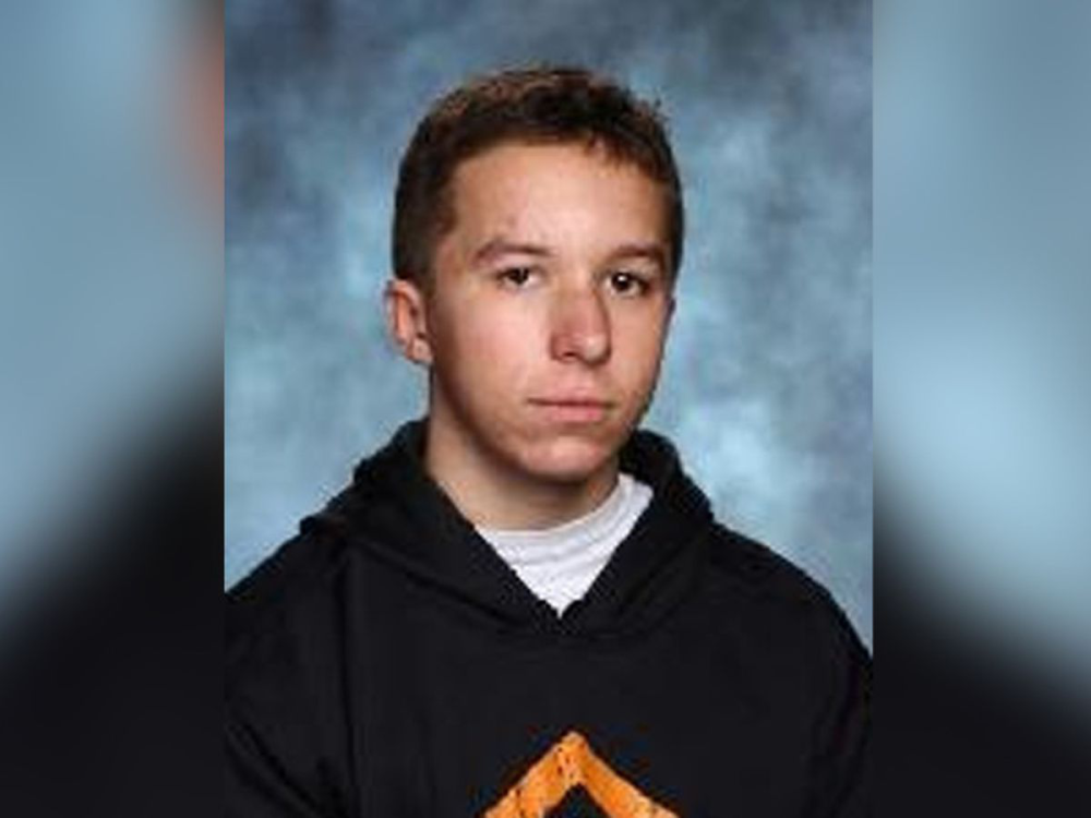 诺伍德|男子下班回家发现妻子和小儿子的尸体，紧接着他也中枪倒地