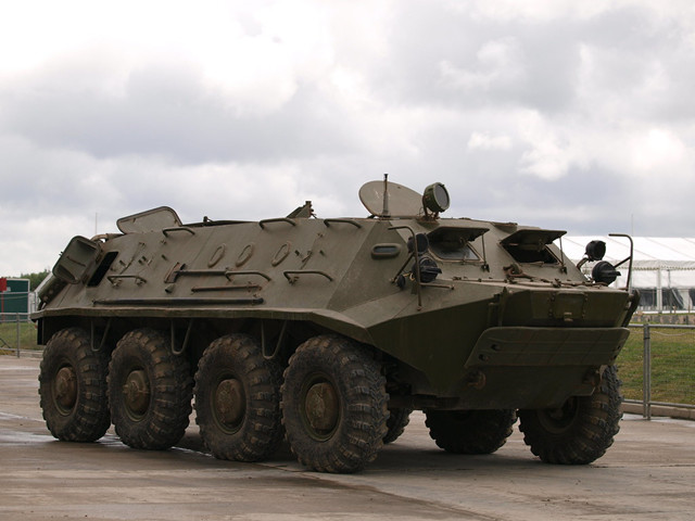 原本属于苏军的大量btr-60装甲车被各个国家瓜分,除了俄罗斯部队在第