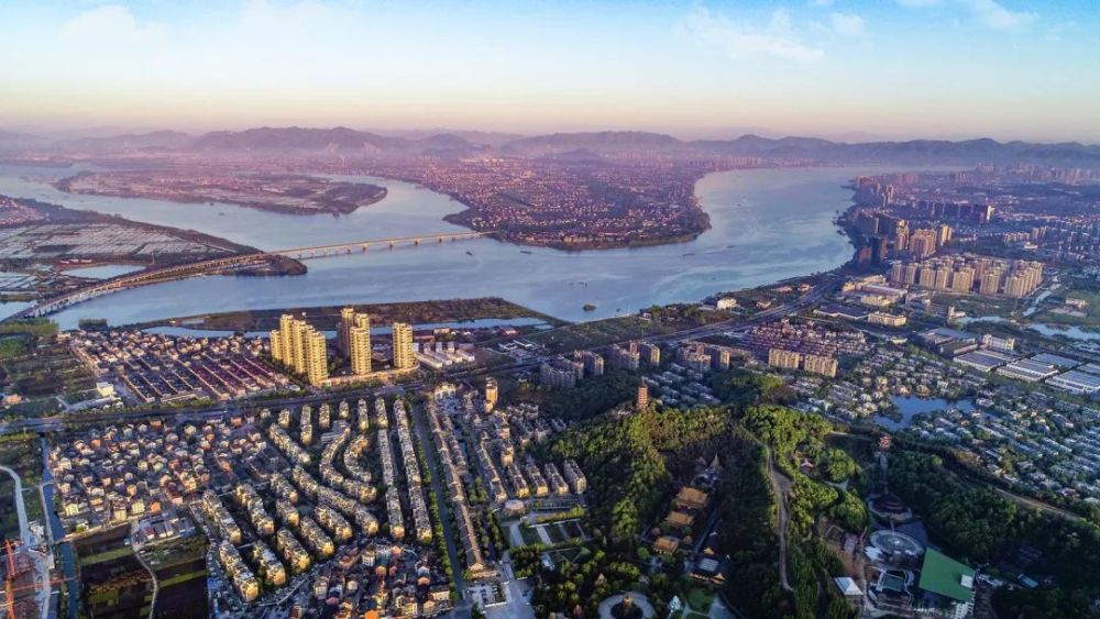 义桥镇到底有着怎样的魅力?今年"双招双引"进展如何?莫勤恒对话网友