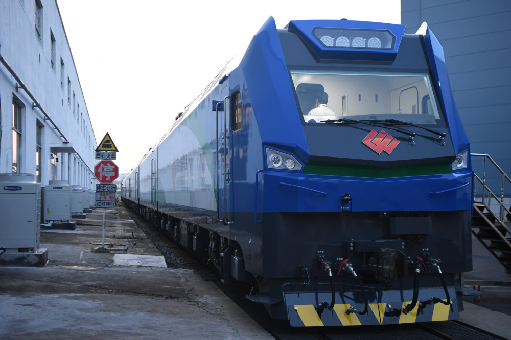 1中国成功研制超大功率电力机车