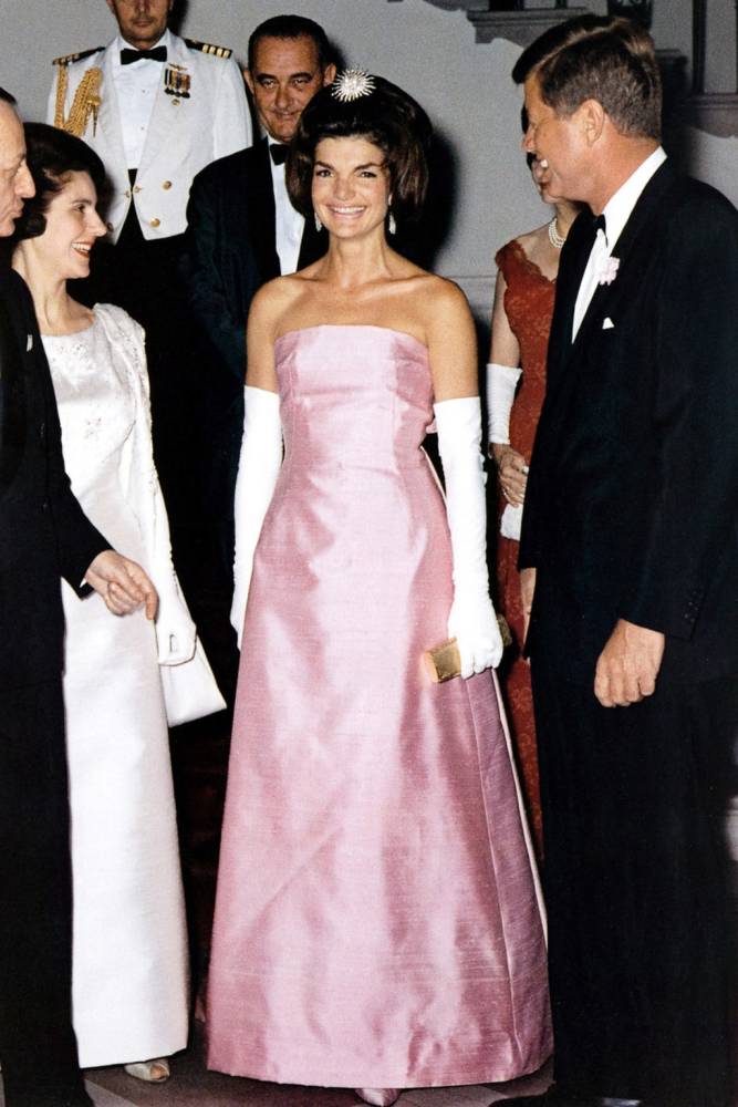 公认最会穿衣服的女人美国最美第一夫人杰奎琳肯尼迪的穿衣哲学