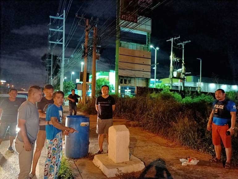 毒贩|四个轮胎全被警察打爆，毒贩开着只剩轮毂的车逃亡15公里后被捕