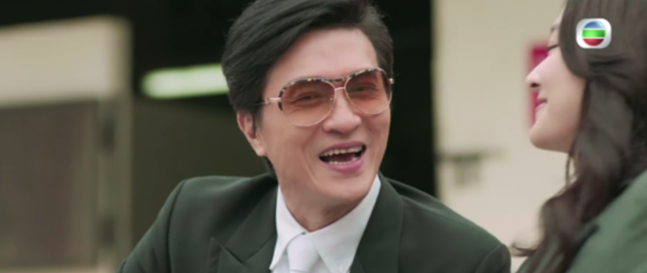 57岁tvb男艺人长相斯文却常演大反派戏外两段父女恋最轰动